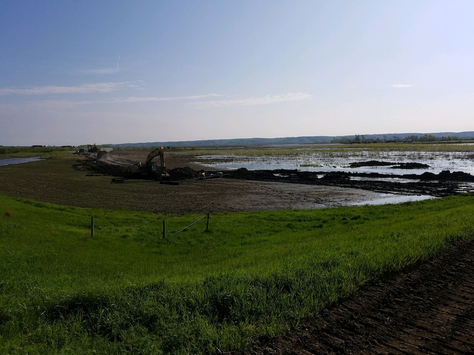 Image of USACE work in progress to repair levee L611-614 near Council Bluffs, Iowa, May 6, 2019