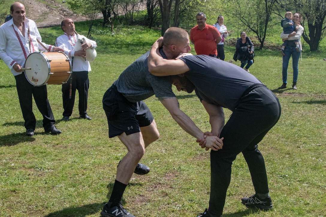 U.S Army Soldiers compete in Bulgarian ‘strong man’ competition