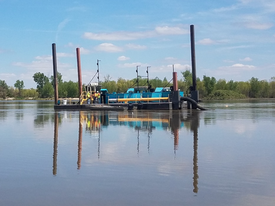 USACE contractors at work along levee L575a near Nebraska City, Nebraska May 10, 2019 following March 2019 runoff event.