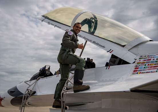 Top recruiter gets Thunderbirds incentive flight