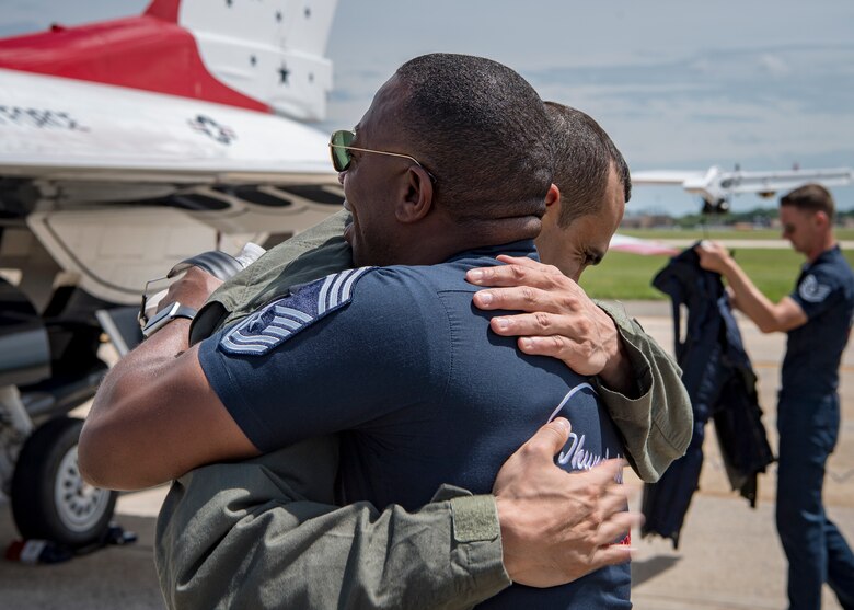 Top recruiter gets Thunderbirds incentive flight