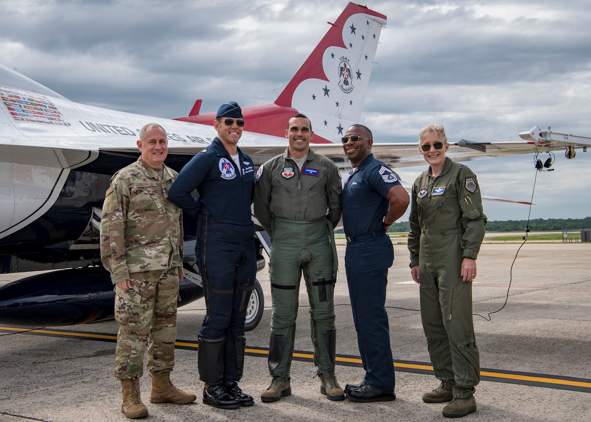 Top recruiter gets Thunderbirds incentive flight