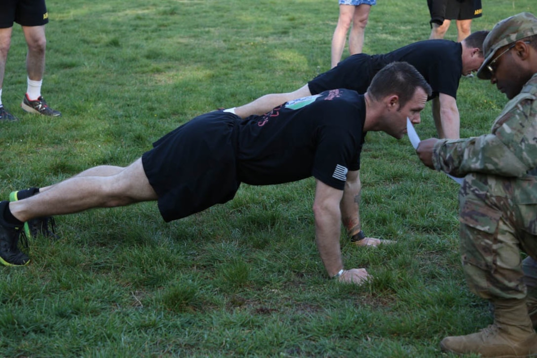 Soldier demonstrates pushups.