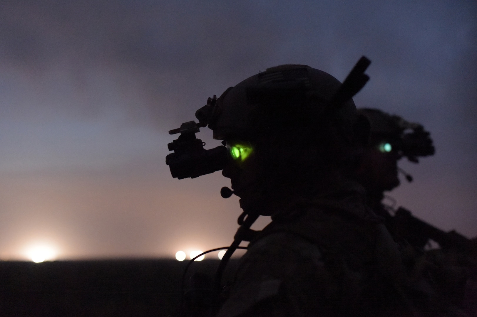 Soldiers assigned to 7th Special Forces Group conduct urban warfare training during Emerald Warrior 17 at Hurlburt Field, Florida, March 7, 2017 (U.S. Air
Force/Barry Loo)