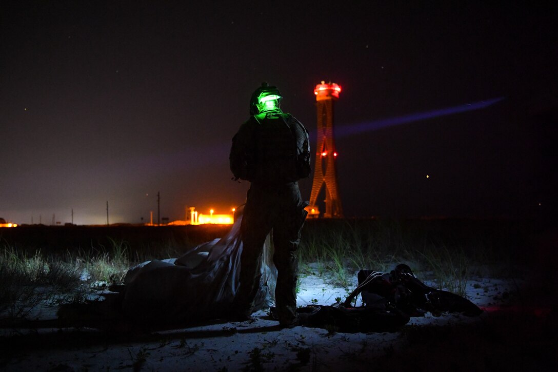 SEALs conduct military field operations during exercise Trident 18-4 at Hurlburt Field, Florida, July 11, 2018 (U.S. Air Force/Corban Lundborg)