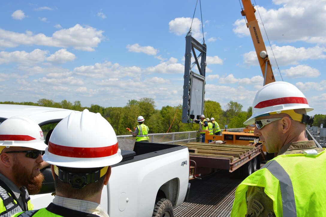 Setting an Emergency Bulkhead at Delaware Lake