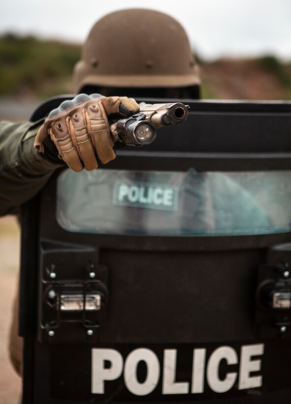 Gunnin’ It: MCAS Miramar SRT conducts live fire drills