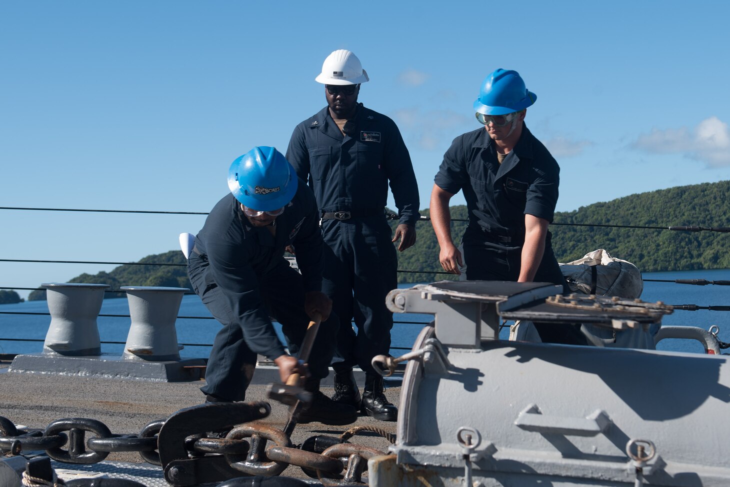 PALAU (May 15, 2019) The guided-missile destroyer USS Chung-Hoon (DDG 93) sails towards Palau to conduct a port visit. Chung-Hoon is deployed to the U.S. 7th Fleet area of operations in support of security and stability in the Indo-Pacific region.