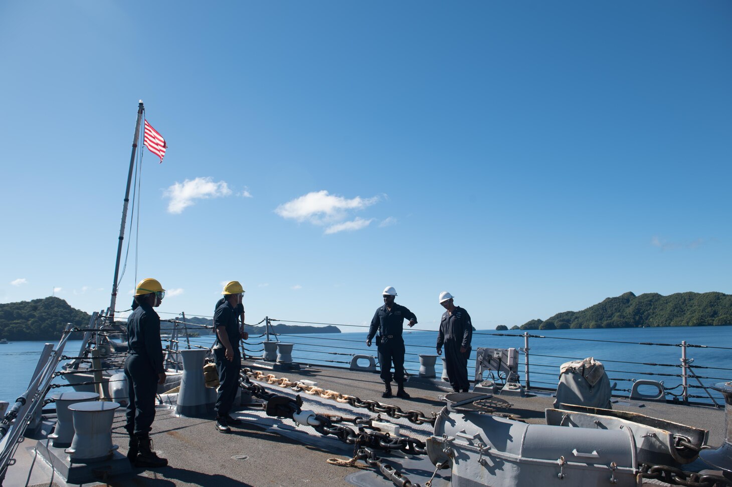 PALAU (May 15, 2019) U.S. Navy Sailors monitor the anchor chain after releasing the anchor aboard the guided-missile destroyer USS Chung-Hoon (DDG 93). Chung-Hoon is deployed to the U.S. 7th Fleet area of operations in support of security and stability in the Indo-Pacific region. (U.S. Navy photo by Mass Communication Specialist 2nd Class Logan C. Kellums)