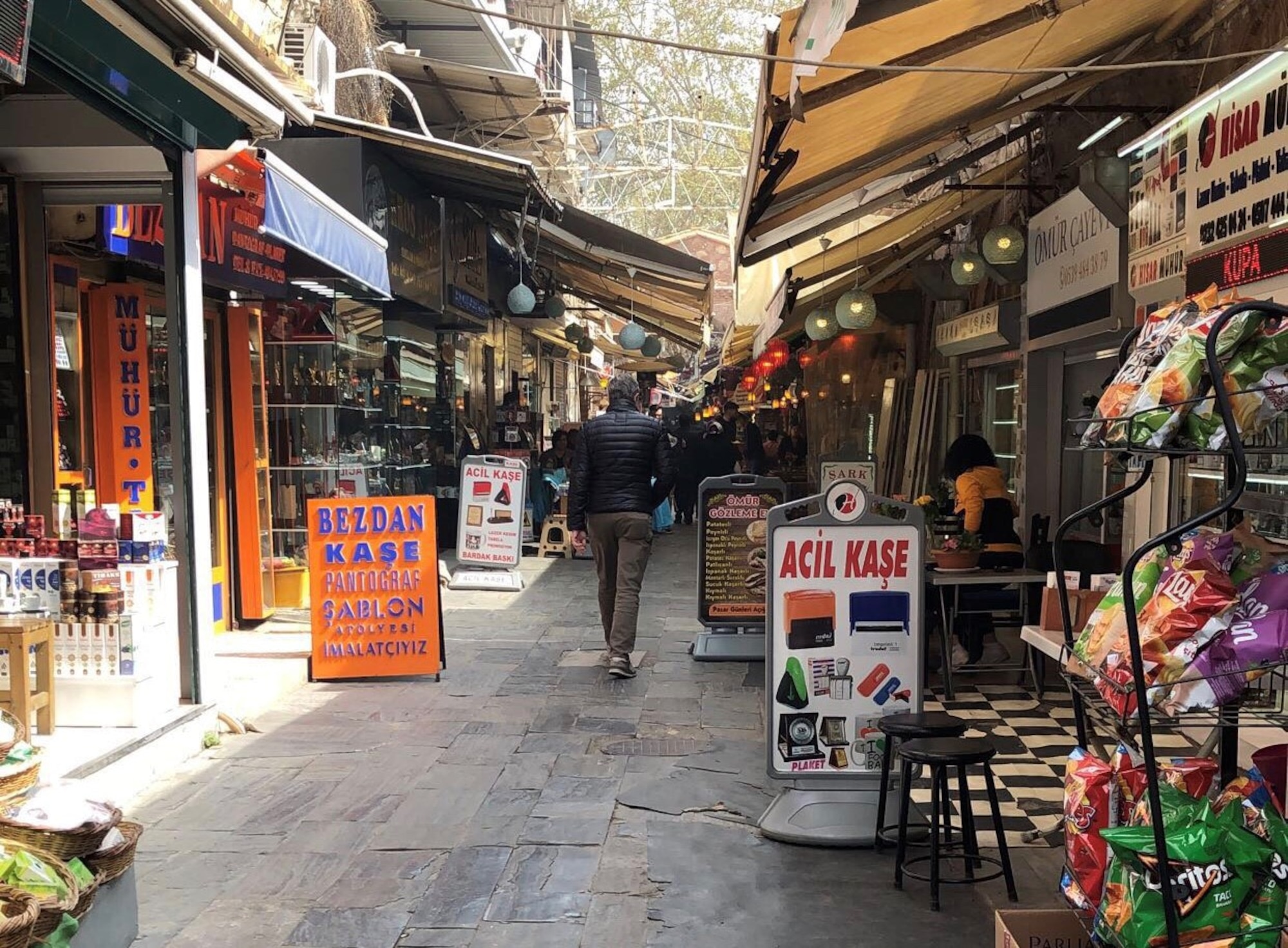 Local markets selling a variety of goods fill the streets in Izmir, Turkey, March 22, 2019. Airmen assigned to the 425th Air Base Squadron shop at the markets for items like fruit, vegetables, nuts, clothes and household items. (Courtesy photo)