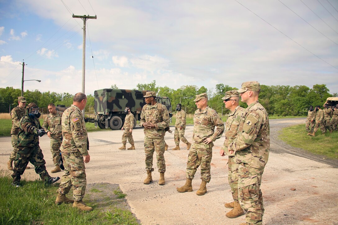 Delaware Guard Leaders Visit Soldiers at FIG