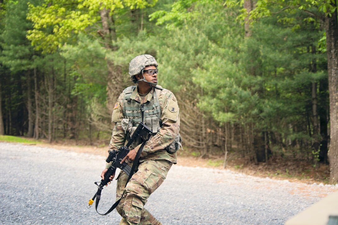 The DNG leadership team visited the units at FIG Training Site during their annual training. Leadership observed their training in a chemically contested environment, vehicle repair and convoy training.