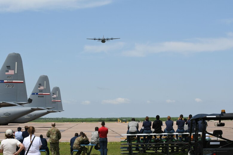 Eyes Above the Horizon Inspires Students > Dyess Air Force Base