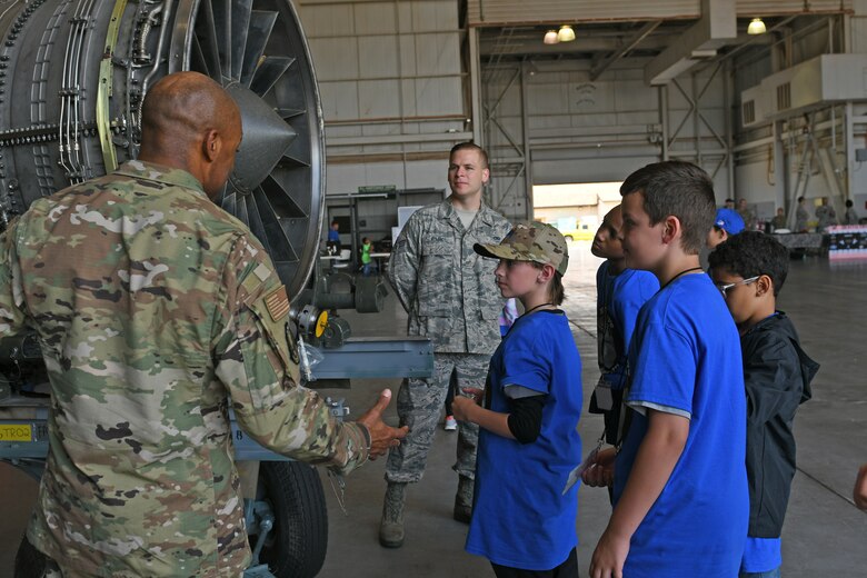 Eyes Above the Horizon Inspires Students > Dyess Air Force Base