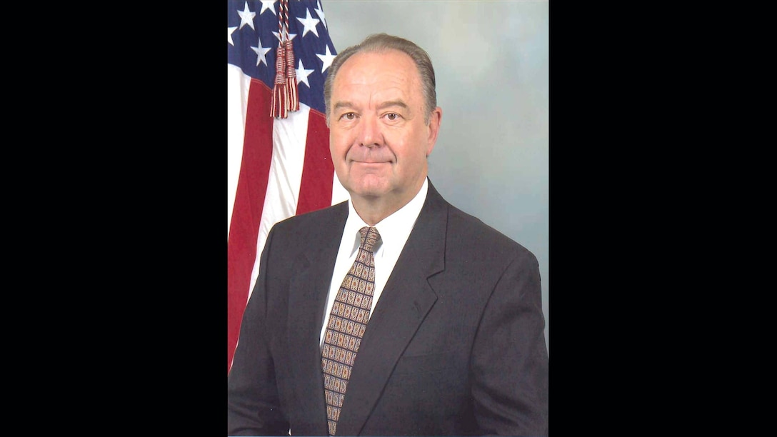 DLA Distribution Barstow, California, honors retiring director