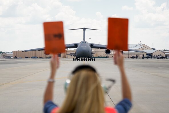 C-5 pilot takes final flight with help from family