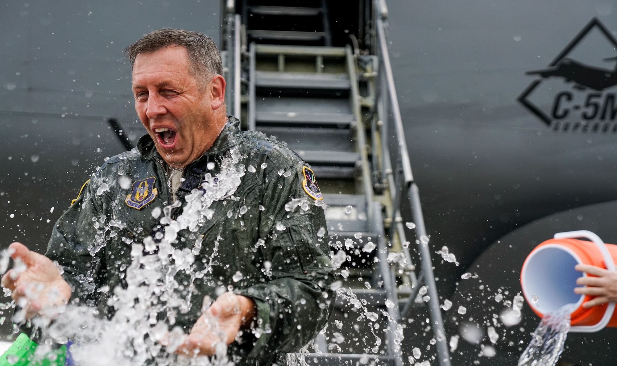 C-5 pilot takes final flight with help from family