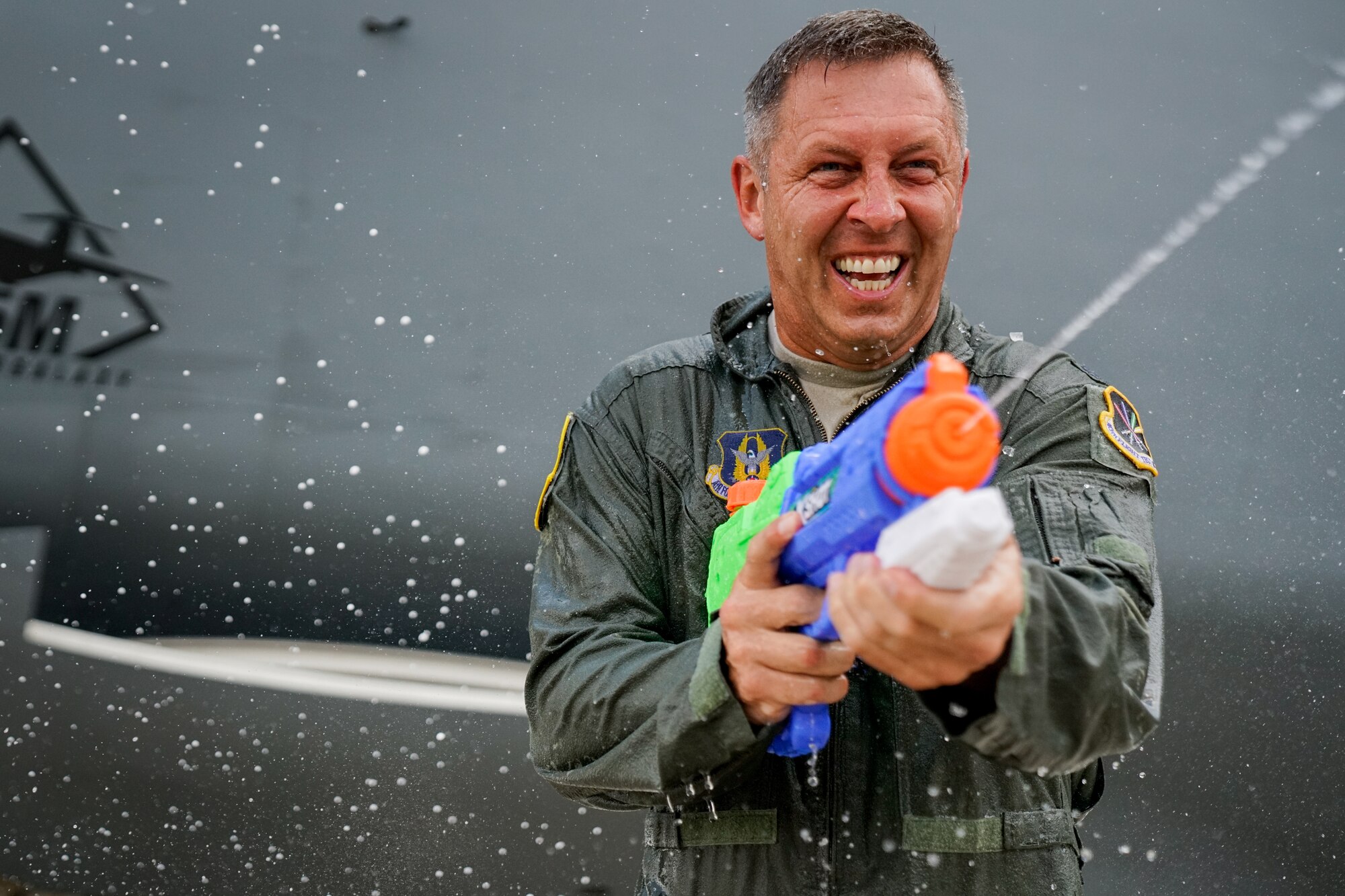 C-5 pilot takes final flight with help from family