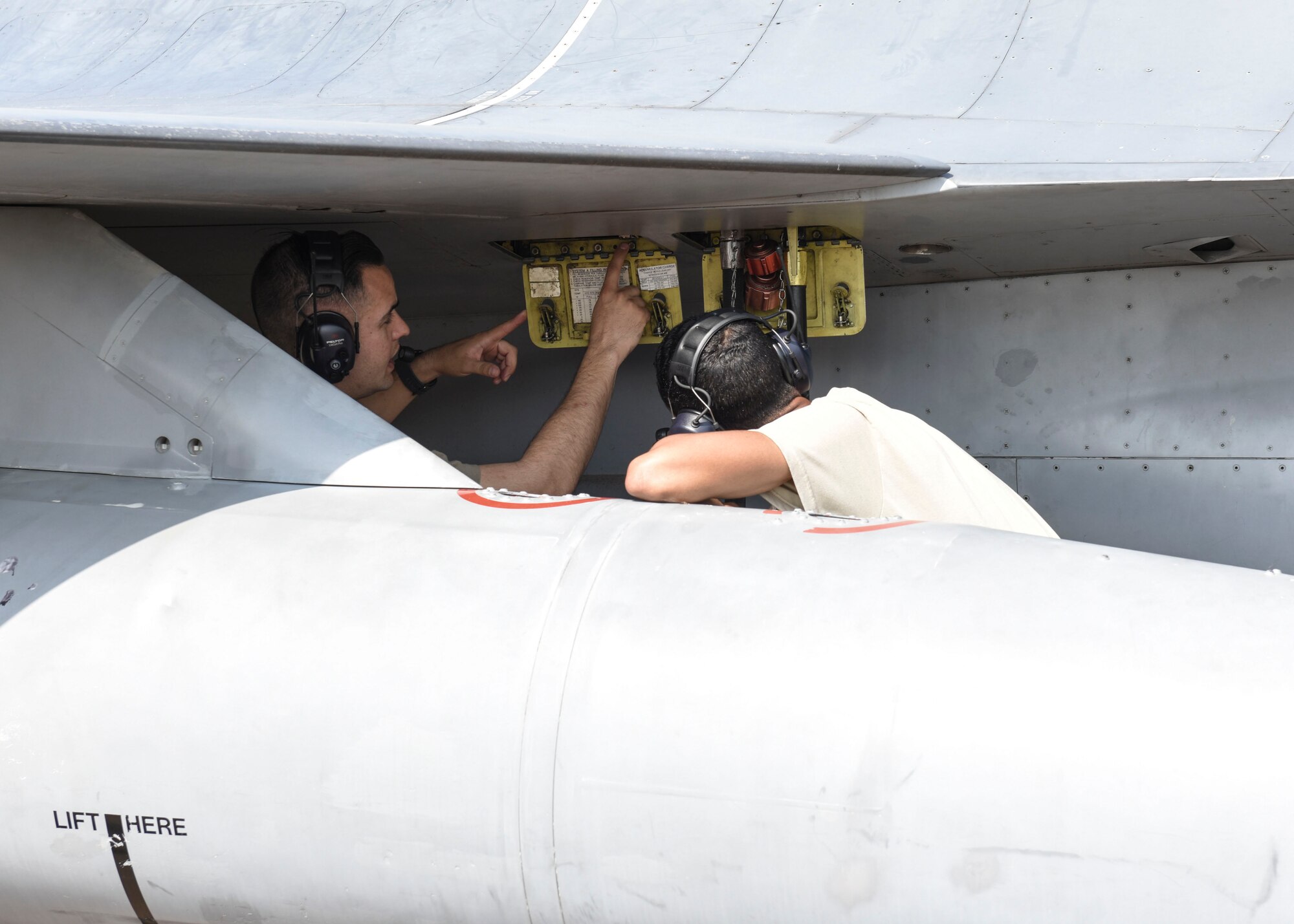 362nd Training Squadron F-16 crew chief apprentice course students work in the flight-deck of an F-16 Fighting Falcon aircraft trainer at Sheppard Air Force Base, Texas, May 28, 2019. Crew chiefs are in charge of performing pre- and post flight inspections, conduct functional checks and a lot more. (U.S. Air Force photo by Senior Airman Ilyana A. Escalona)