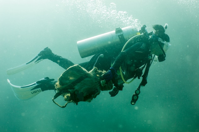 Okinawa Divers Clean The Ocean Floor At North Steps Marine Corps