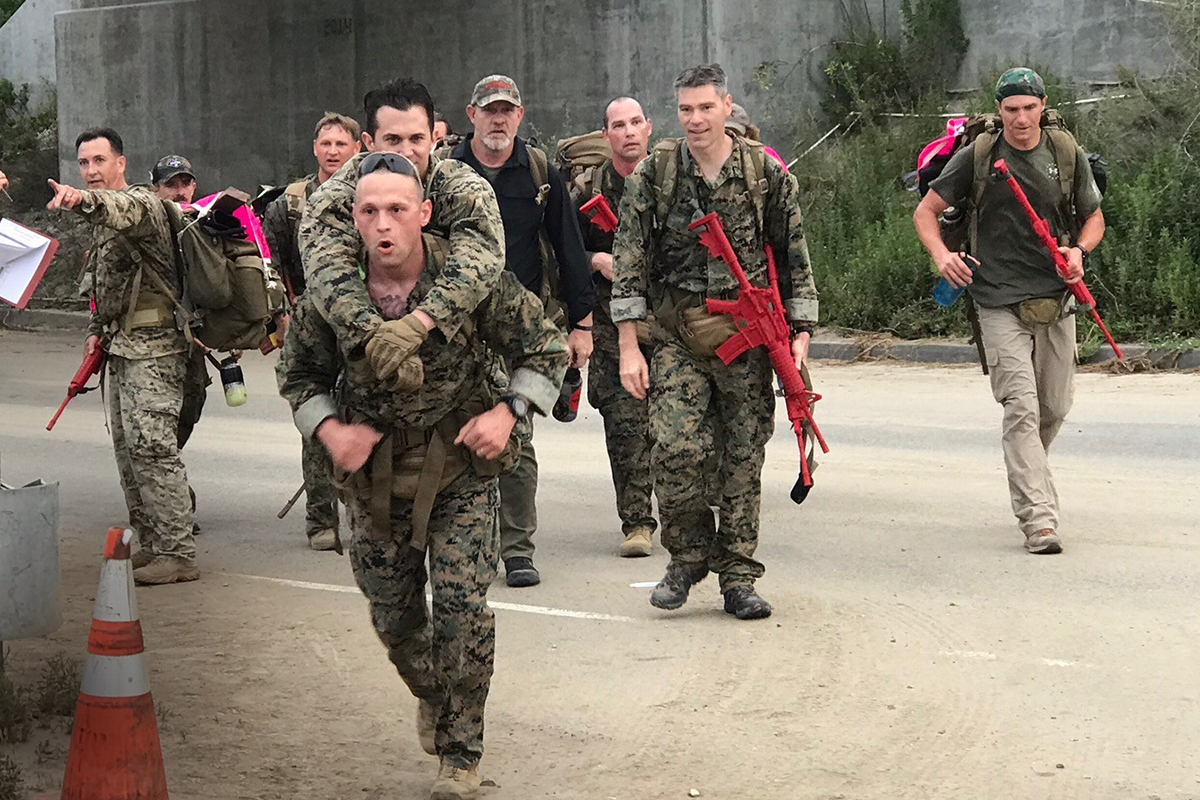 MCSC Marines carry double amputee during Recon Challenge > Marine Corps