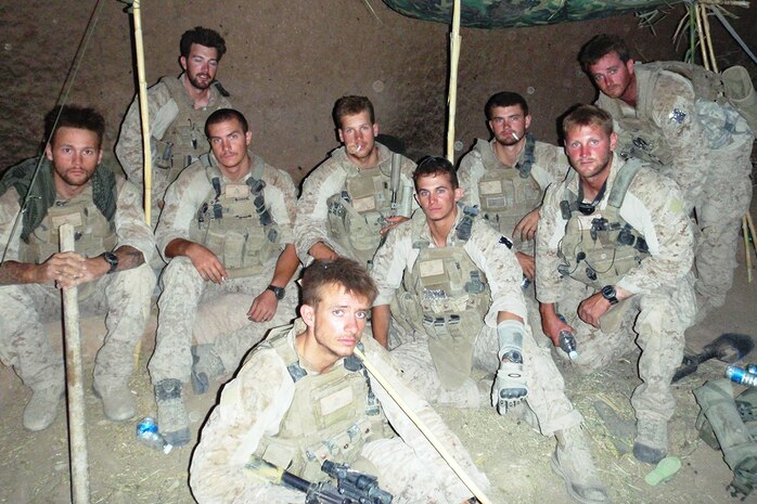 MCSC Marines carry double amputee during Recon Challenge