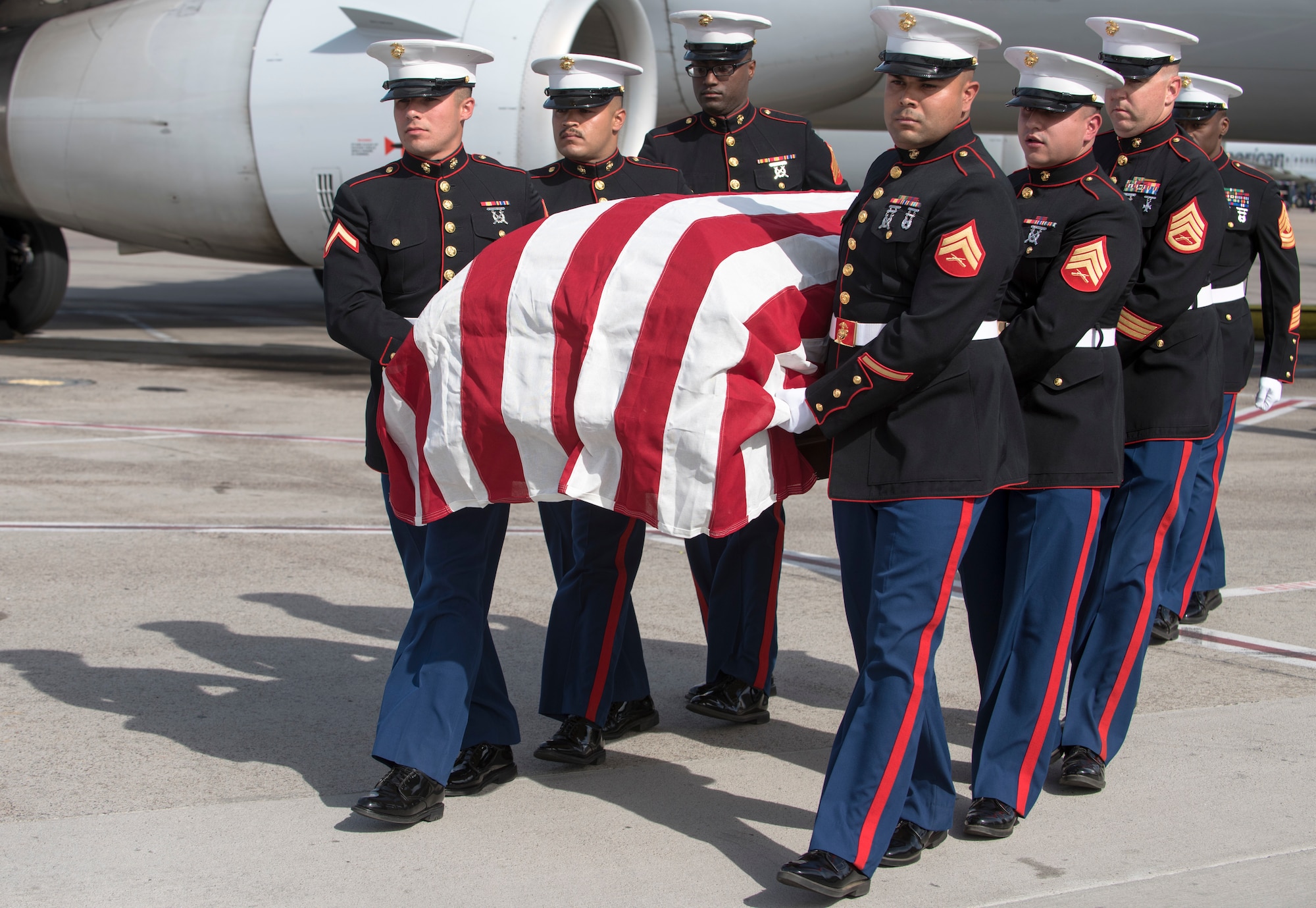 Marines assigned to the 6th Engineer Support Battalion, Bulk Fuel Company Charlie, Site Support Phoenix, carry a fallen Marine in a flag-draped transfer case during a dignified transfer May 17, 2019, at the Phoenix Sky Harbor International Airport, Ariz.