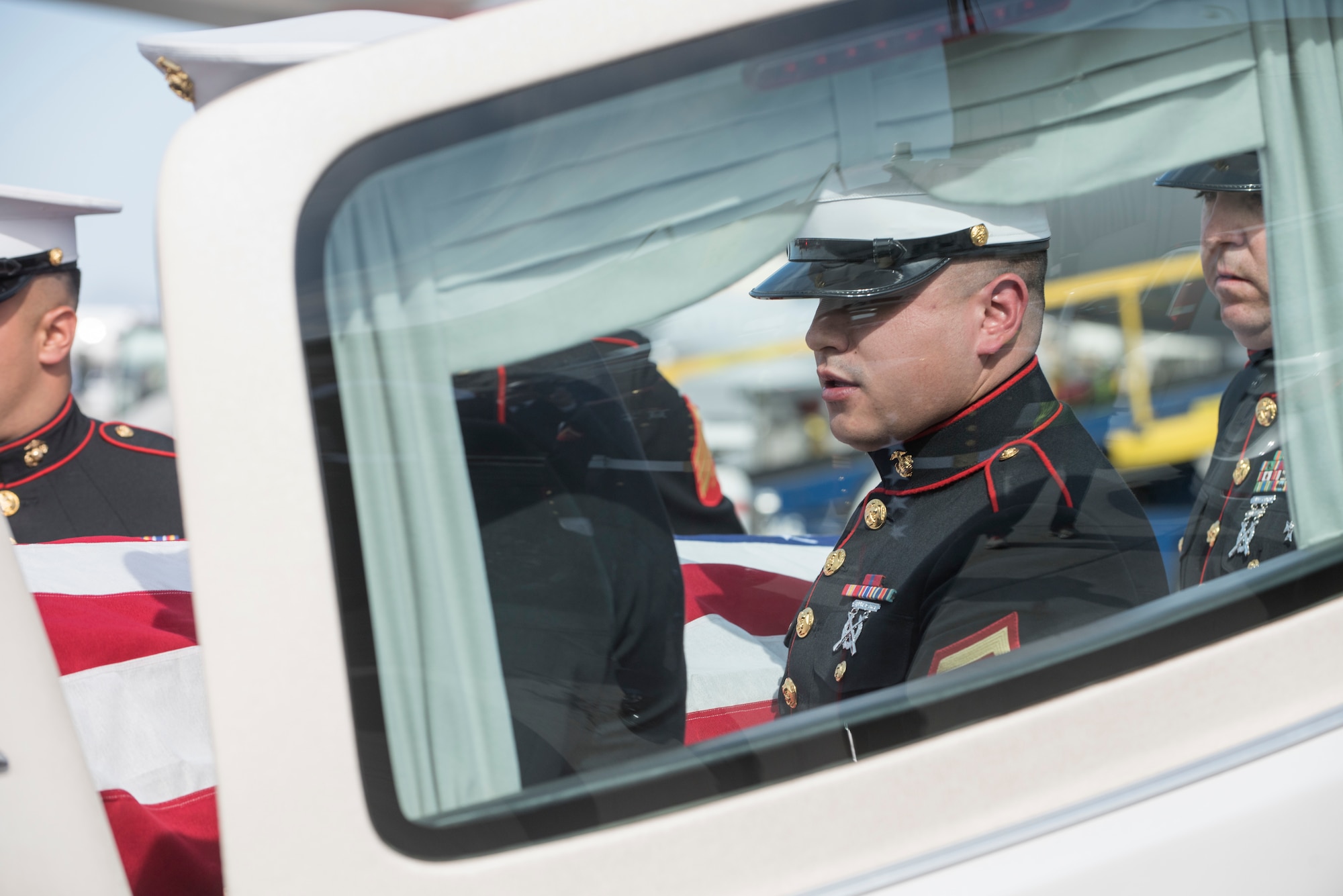 Marines assigned to the 6th Engineer Support Battalion, Bulk Fuel Company Charlie, Site Support Phoenix, carry a flag-draped transfer case to a hearse during a dignified transfer May 17, 2019, at the Phoenix Sky Harbor International Airport, Ariz.