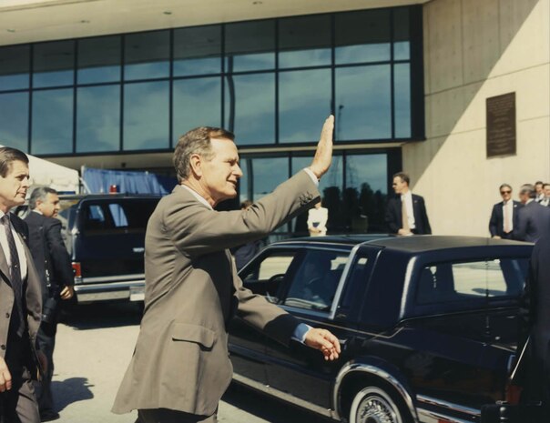 President Bush arrives at NSA to attend the World Wide Awards Ceremony