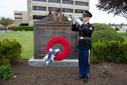 Rear Adm. David Goggins helps NUWC Division Newport pay tribute to those who have made the ultimate sacrifice