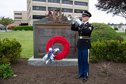 Rear Adm. David Goggins helps NUWC Division Newport pay tribute to those who have made the ultimate sacrifice