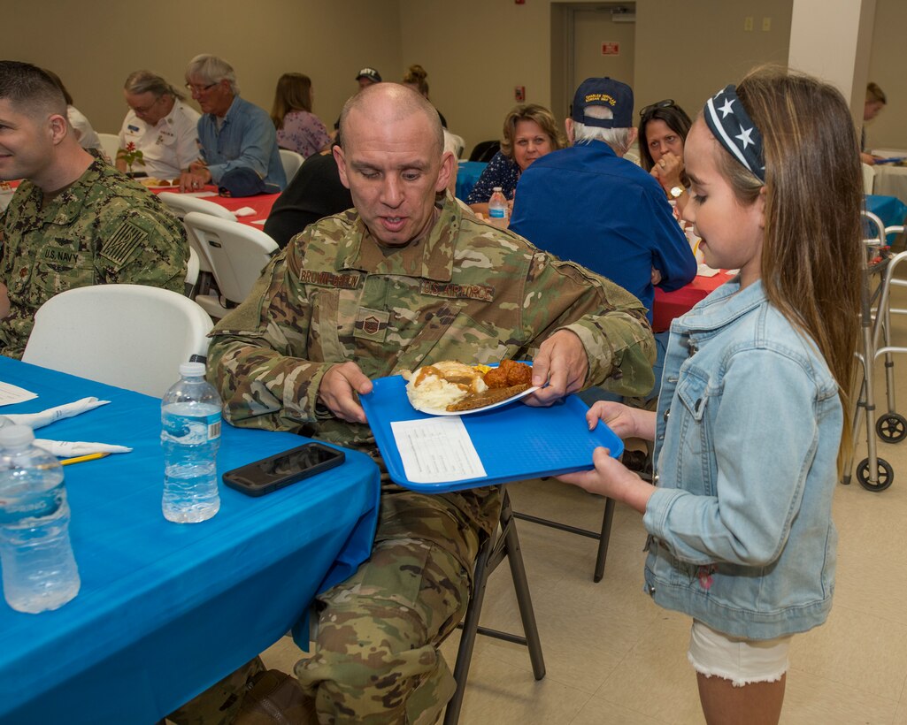 Elementary students honor veterans