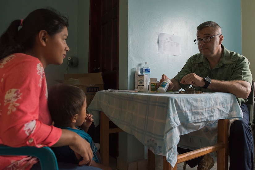 Tañón sale tribunal por la salud de hija