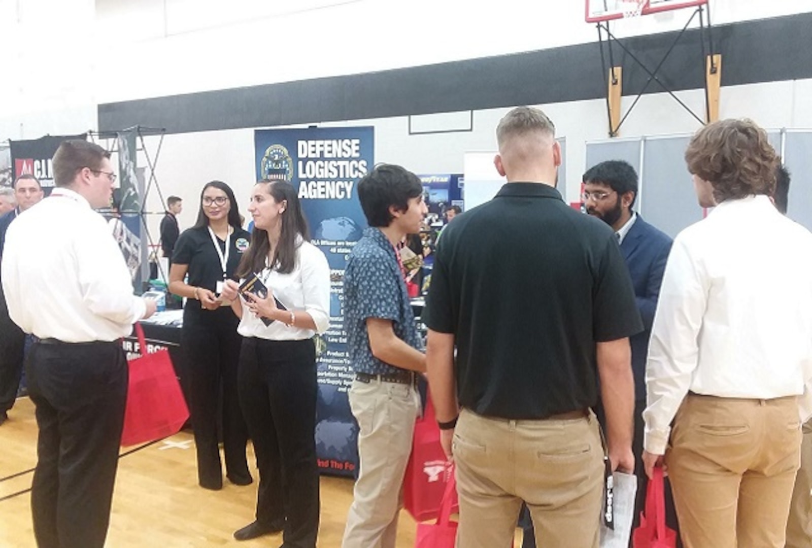 Oct. 3, four DLA associates spoke with students at 2019 Youngstown State University Fall Expo to recruit for DLA.