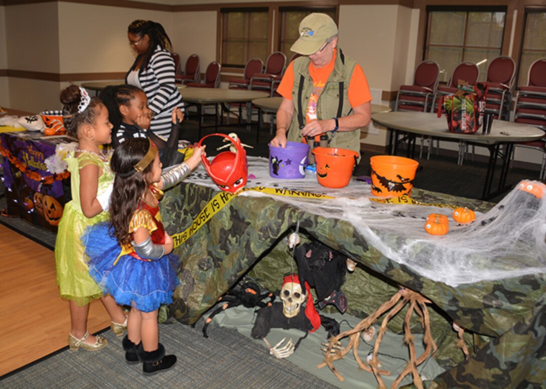 Lost in Woods trunk or treat table display