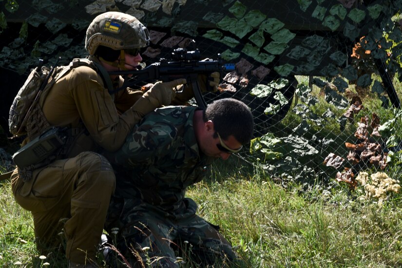 Bulgarian Special Forces and U.S. Army Green Berets, 19th Special Forces Group (Airborne)