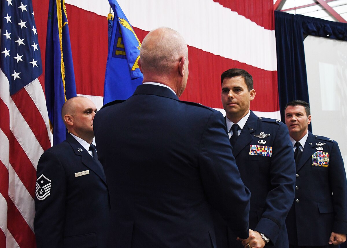 152nd Airlift Wing Welcomes New Commander