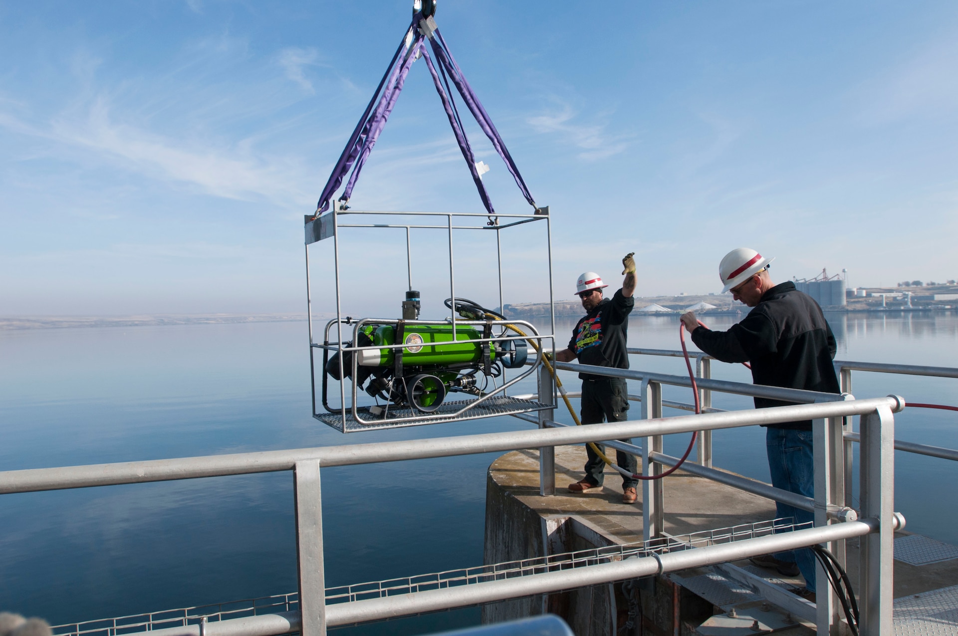 Joel Raplee, of McNary's rigging team and Jared Butler from Portland District USACE.