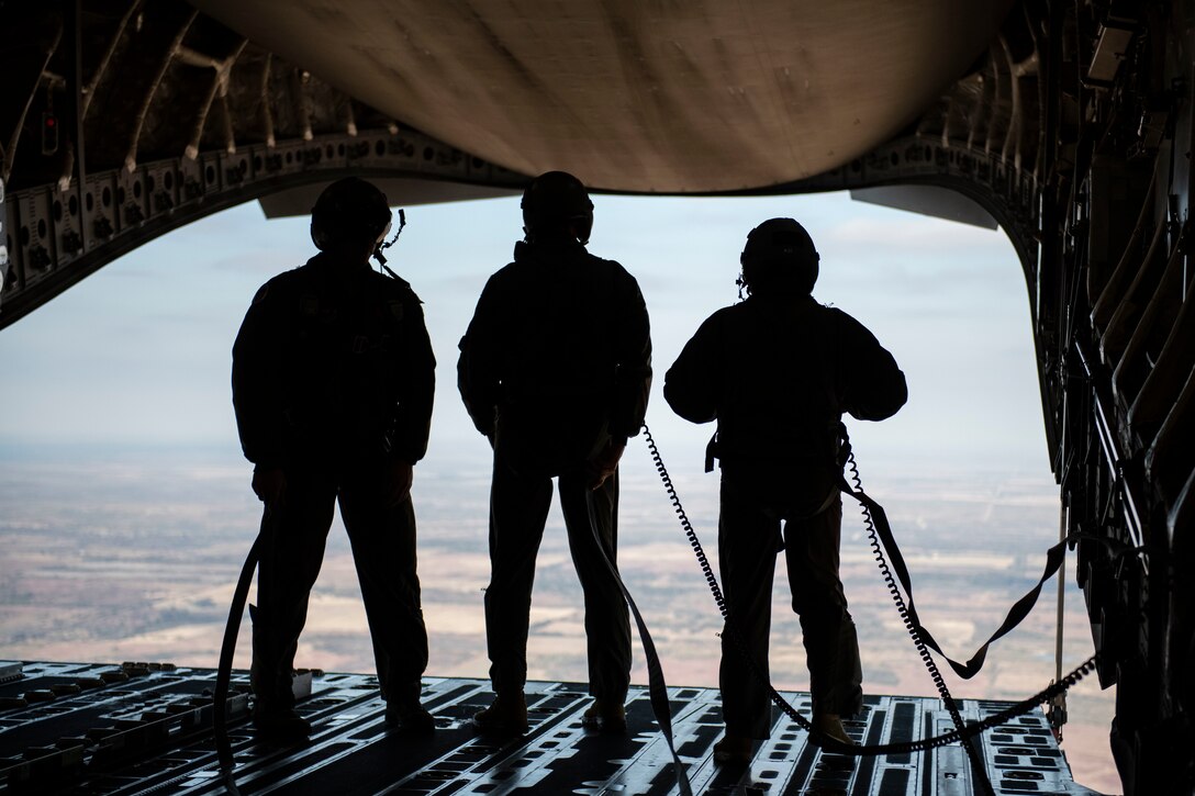 Mobility’s Hometown welcomed distinguished guests, Maj. Gen. Craig Wills and Chief Master Sgt. Erik Thompson.