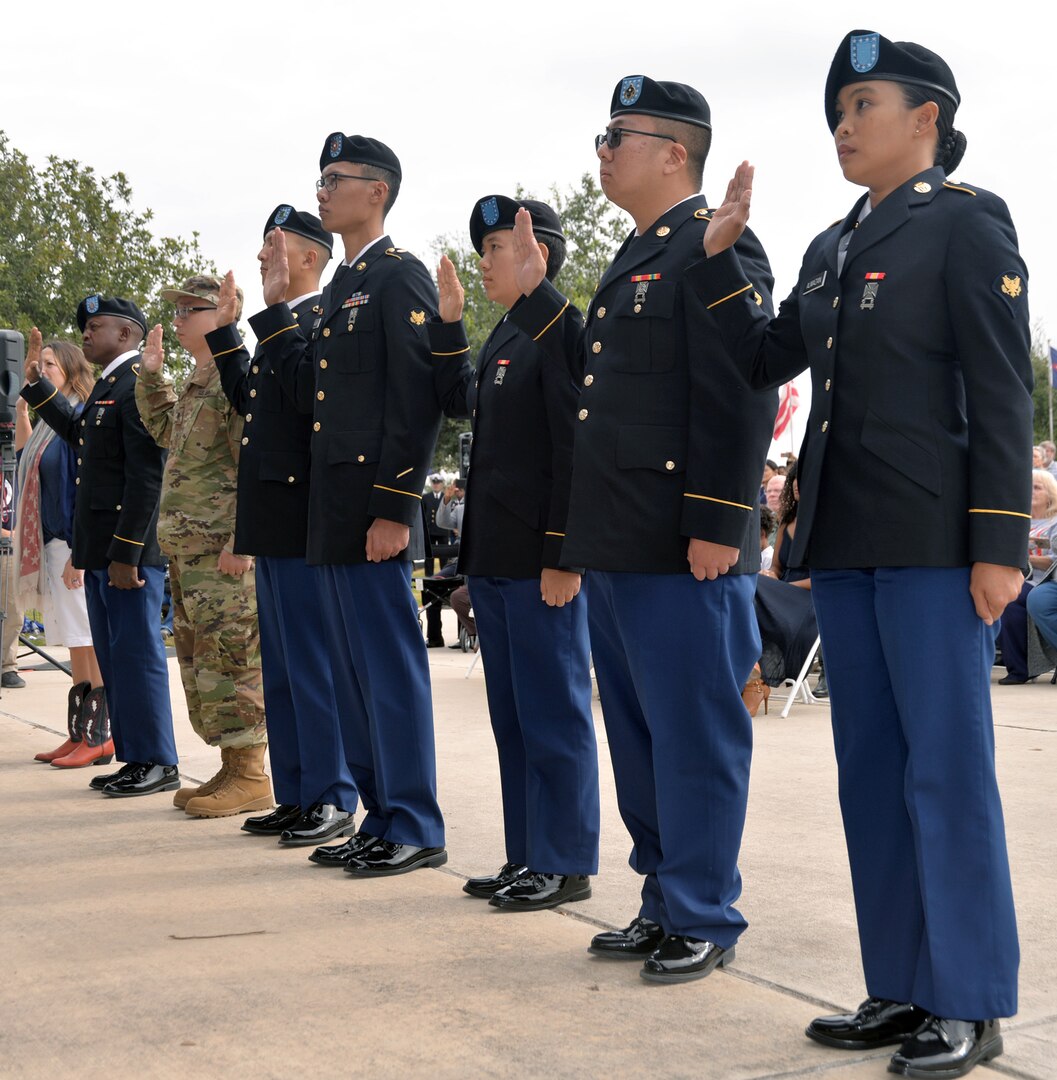 Veterans Day Ceremony Honors The Price Of Freedom > Joint Base San ...