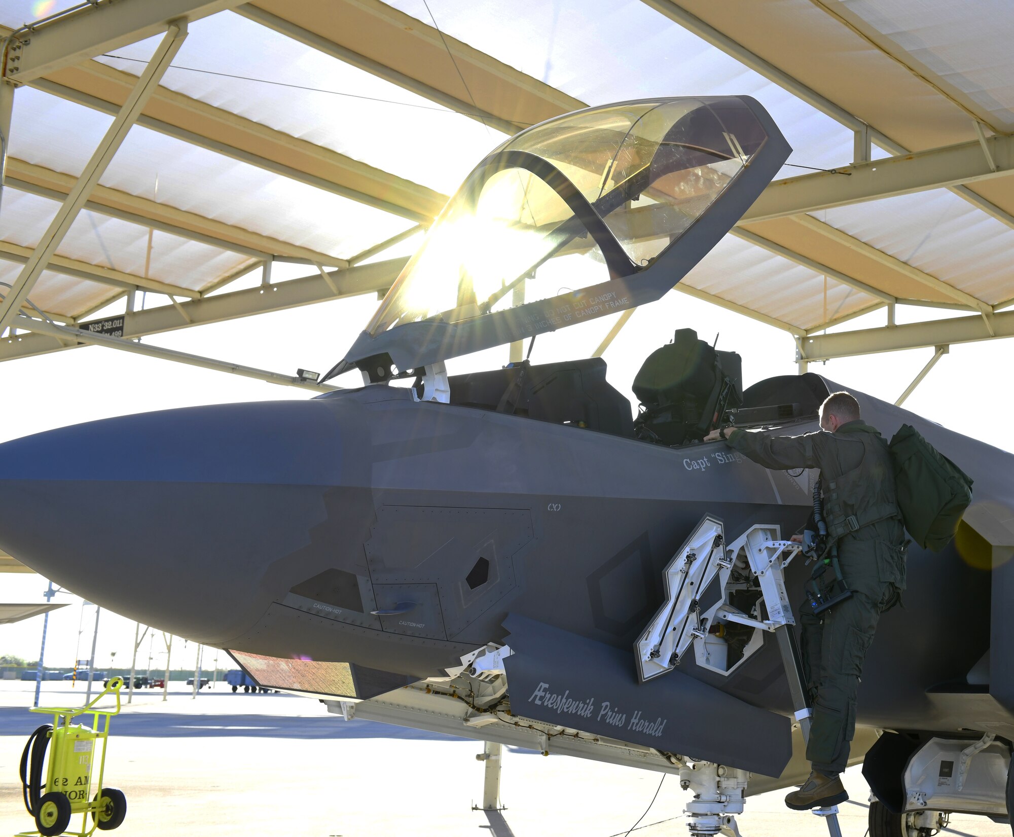 Student pilots’ first time soaring in F-35 through allied F-35 B-course