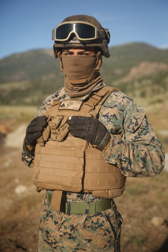 Marines with 1st Supply Battalion completes an external lift during Mountain Exercise.