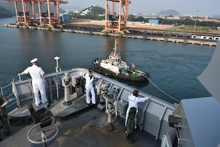 USS Germantown (LSD 42) pulls into Visakhapatnam, India