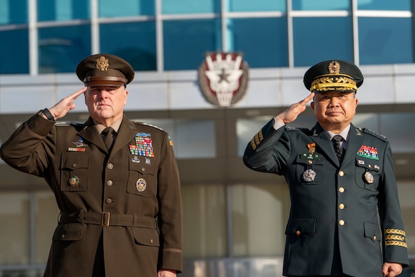 Army Gen. Mark A. Milley, chairman of the Joint Chiefs of Staff, and Chairman of the Republic of Korea Joint Chiefs of Staff Gen. Hanki Park participate in a full honors welcome ceremony during the 44th Republic of Korea and U.S. Military Committee Meeting at the Ministry of National Defense in Seoul, Republic of Korea, Nov. 14, 2019.