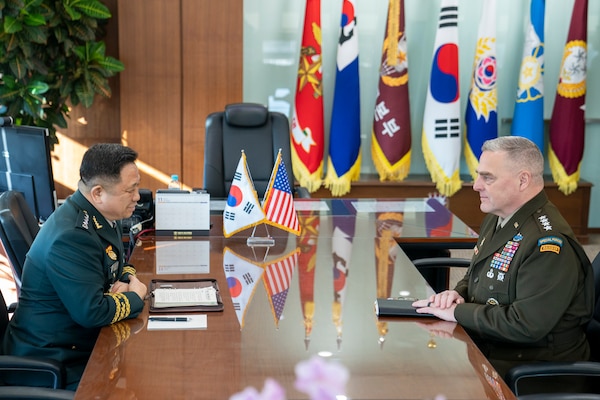 Army Gen. Mark A. Milley, chairman of the Joint Chiefs of Staff, meets with Chairman of the Republic of Korea Joint Chiefs of Staff Gen. Hanki Park during the 44th Republic of Korea and U.S. Military Committee Meeting at the Ministry of National Defense in Seoul, Republic of Korea, Nov. 14, 2019.