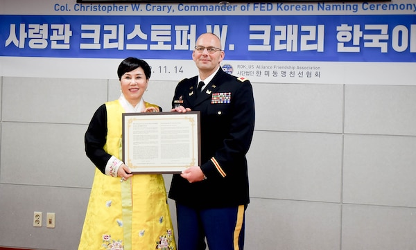 Col. Crary receives Korean name at friendship ceremony