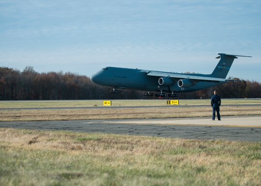 A C-5M Super Galaxy lands on the runway during Total Force/Joint Training Exercise Diamond Wing at New Castle Air National Guard Base, Del., Nov. 14, 2019. During the exercise, cargo, vehicles and personnel from the DNG’s 31st Civil Support Team were loaded and transported in addition to other DNG Army and Air Guard vehicles and personnel. (U.S. Air National Guard Photo by Staff Sgt. Katherine Miller)