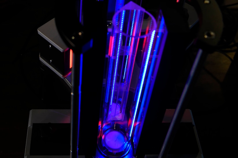 A device used to determine bubble structure geometry of foams.