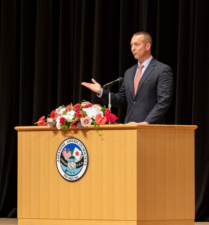 Japanese American Society Iwakuni hosts speech contest