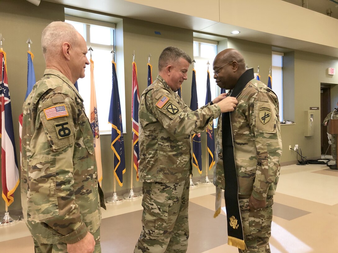 Change of stole ceremony welcomes new USACAPOC(A) chaplain